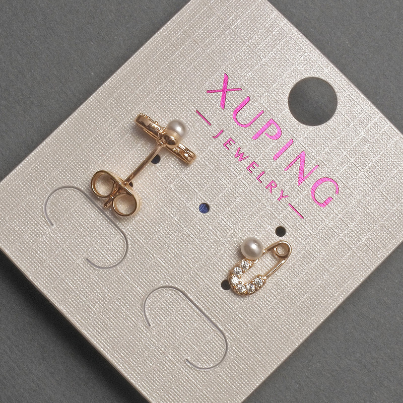 Kolczyki sztyfty Xuping z perłą i białymi kryształami, średnica 3 mm, długość 10 mm ±, pozłacane 18K