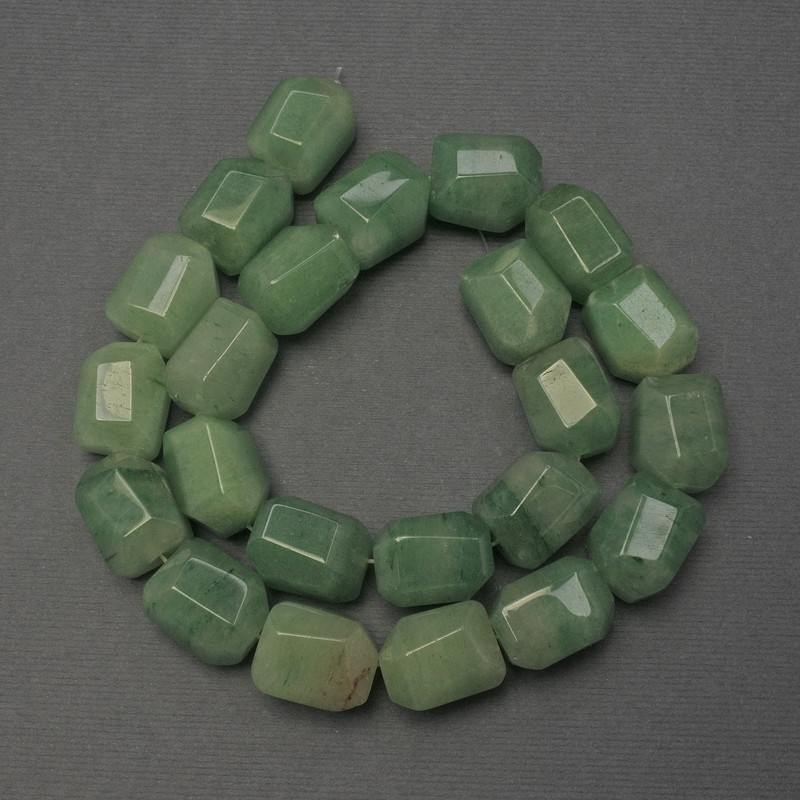 Koraliki nefrytu fasetowane, naturalny kamień, średnica 16x13 mm ±, na nici jubilerskiej, długość 38 cm+
