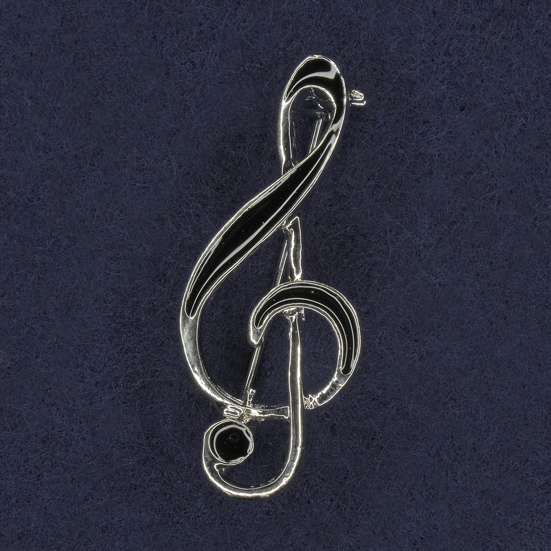 Broszka Klucz skrzypcowy, czarna emalia i srebrzysty metal, 16×40 mm+