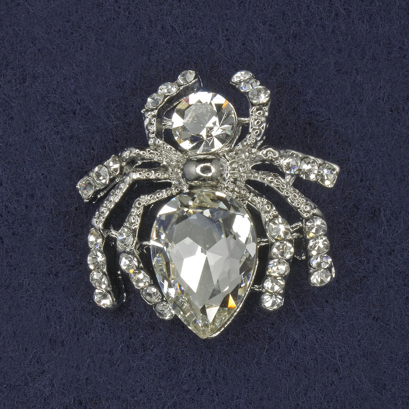 Broszka Pająk z białymi kryształami, metal srebrzysty, 26×26 mm+