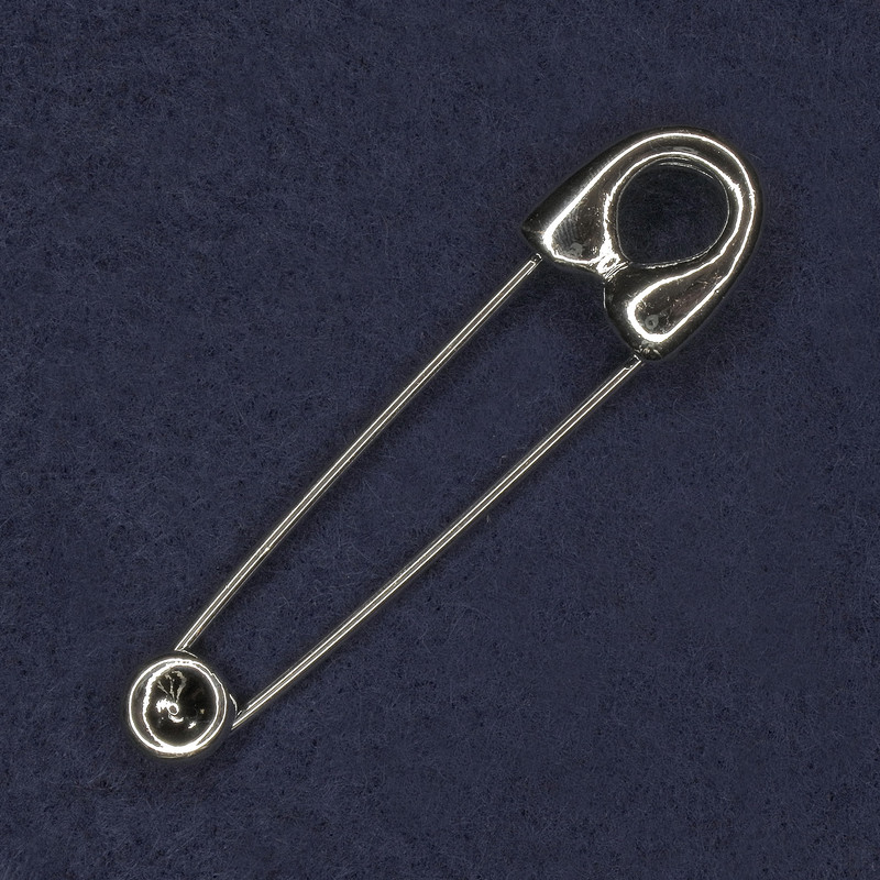 Broszka z szpilką 17×72 mm – srebrzysty metal