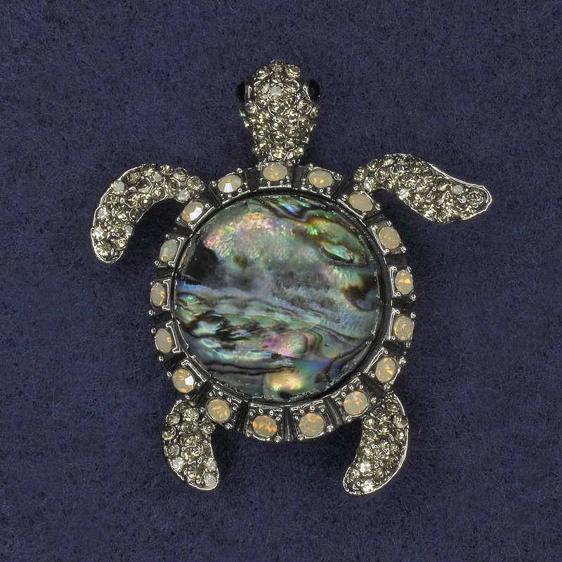 Broszka-wisiorek Żółw haliozyt z cyrkoniami, srebrzysty metal 45×50 mm+