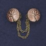 Broszka do kardiganów, różowa emalia, metal w kolorze złotym, średnica 20 mm ±, łańcuszek, długość 9 cm+