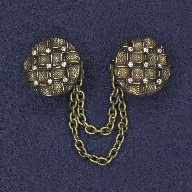 Broszka do kardiganów, kolor brązowy, z białymi cyrkoniami, metal, średnica około 20 mm, łańcuszek długości około 9 cm