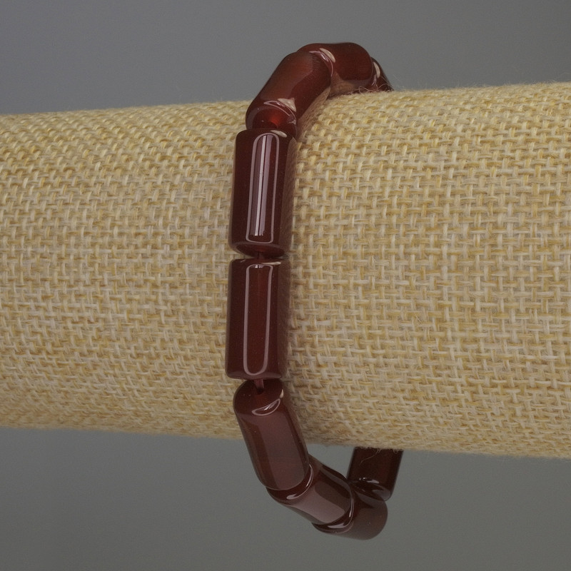 Bransoletka z karneolu o cylindrycznym kształcie, średnica 15×8 mm, długość 18 cm, elastyczna