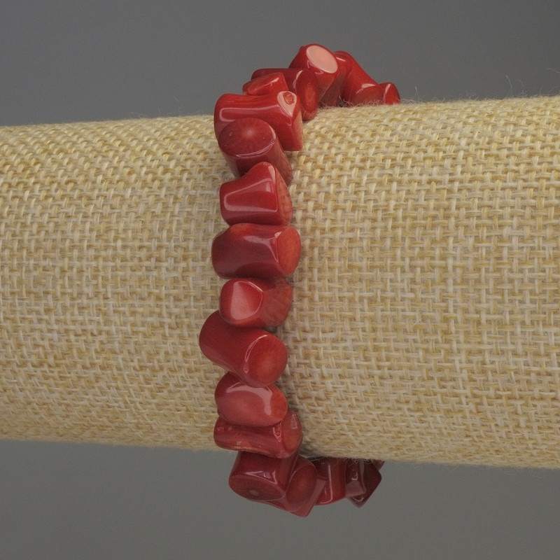 Bransoletka z koralu w formie słupków, średnica 6–12×7 mm, długość 18 cm, elastyczna