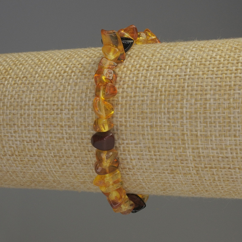 Bransoletka z bursztynowej kruszyny 6–9×4–5 mm, długość 18 cm, elastyczna