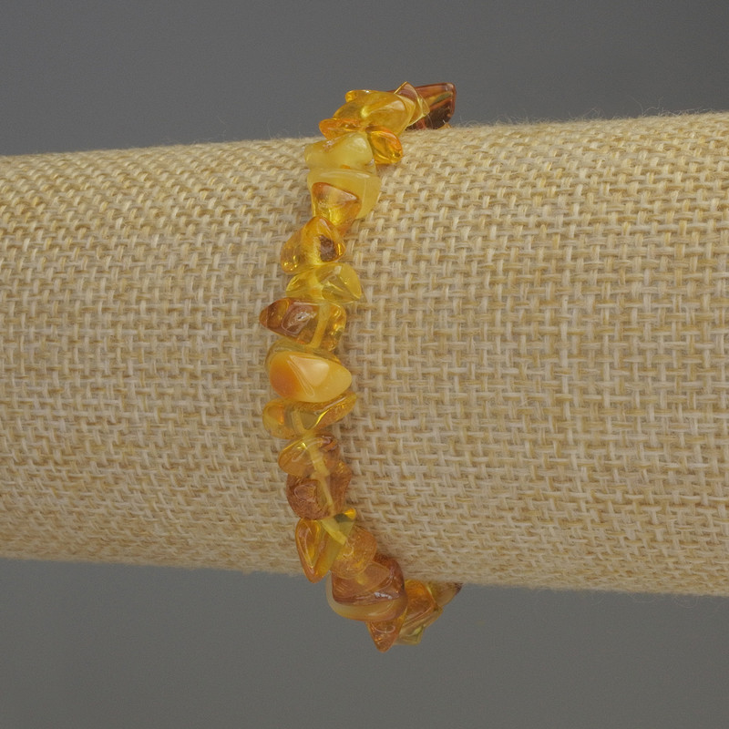 Bransoletka z bursztynowych drobin 5–9×4 mm, długość 18 cm, na elastycznej gumce