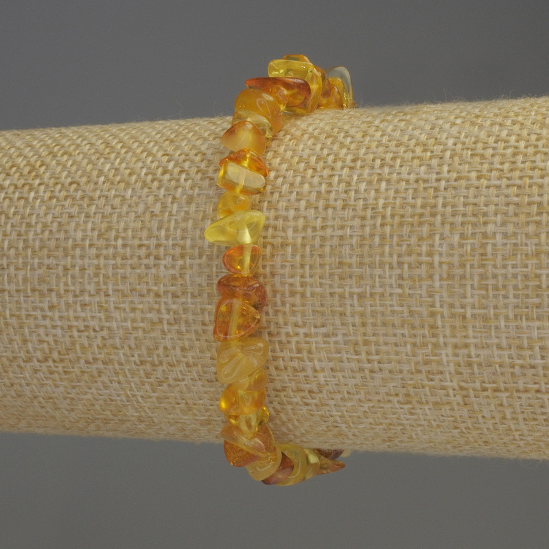 Bransoletka z bursztynowych drobin 7–10×4–6 mm, długość 18 cm, elastyczna