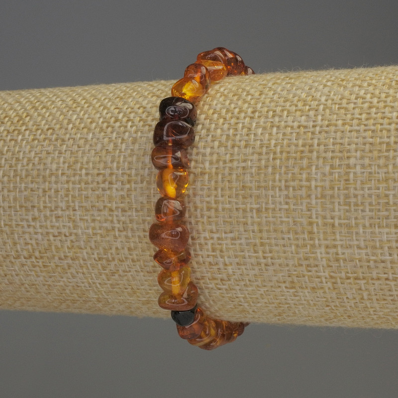 Bransoletka z bursztynowymi drobinami 7-9×5 mm, długość 18 cm, elastyczna