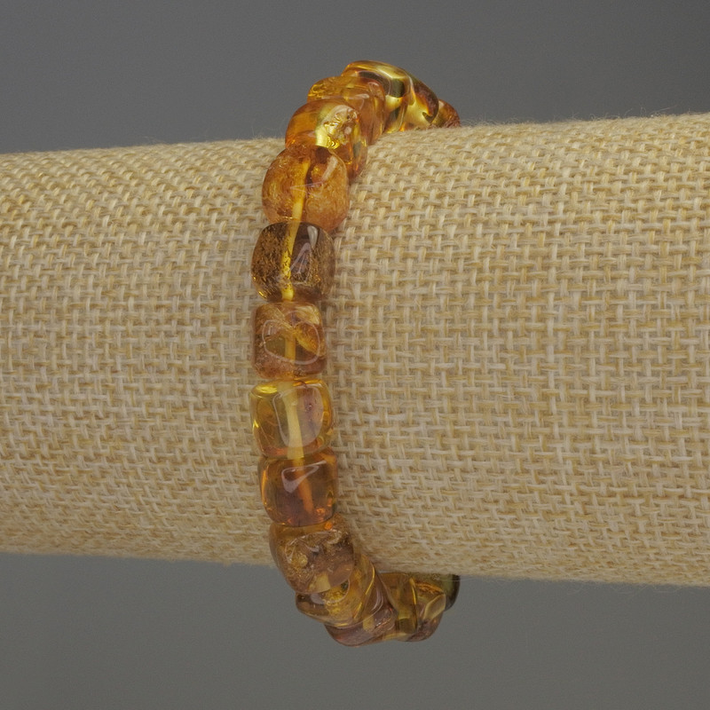 Bransoletka z bursztynu – gładkie sześciany 7×7 mm, długość 18 cm, elastyczna