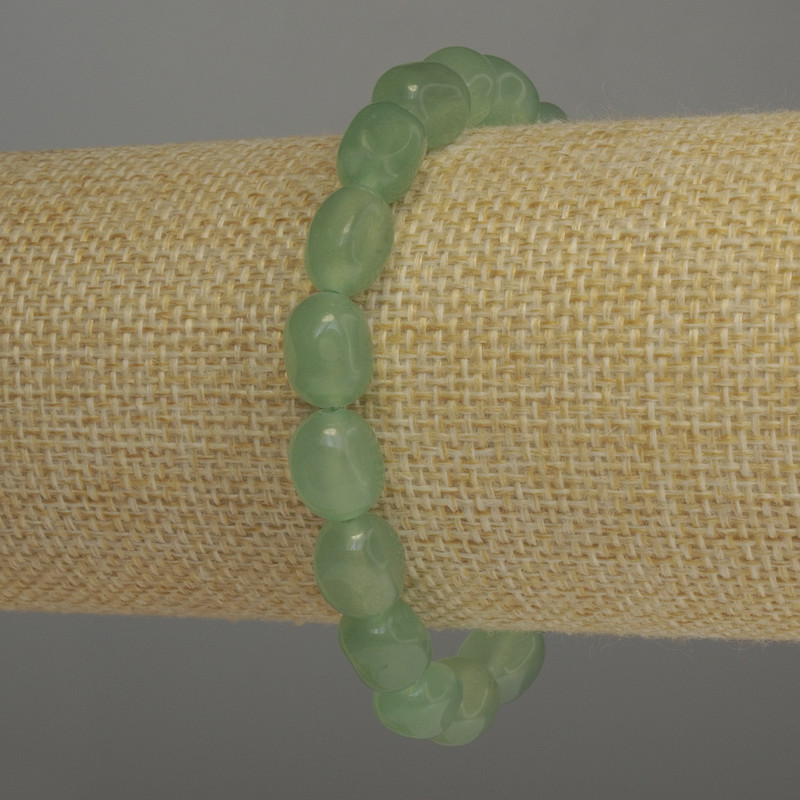 Bransoletka z nefrytu fasetowana, o wymiarach 11×8 mm, długość 18 cm, elastyczna