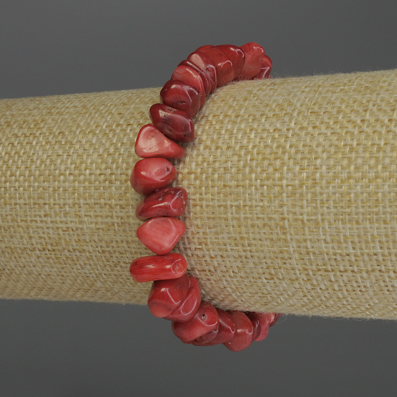 Bransoletka z koralowych fragmentów, średnica 9–12×5–7 mm, długość 18 cm, elastyczna