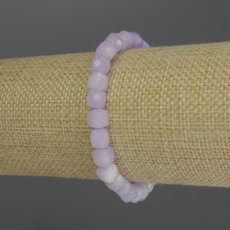 Bransoleta z lawendowego ametystu – fasetowana kostka, średnica 6,5 mm, długość 18 cm, elastyczna