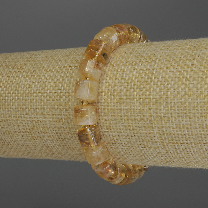 Bransoletka z cytrynem w kształcie rondeli, średnica 10×6 mm ±, z koralikami 3 mm ±, długość 18 cm, elastyczna
