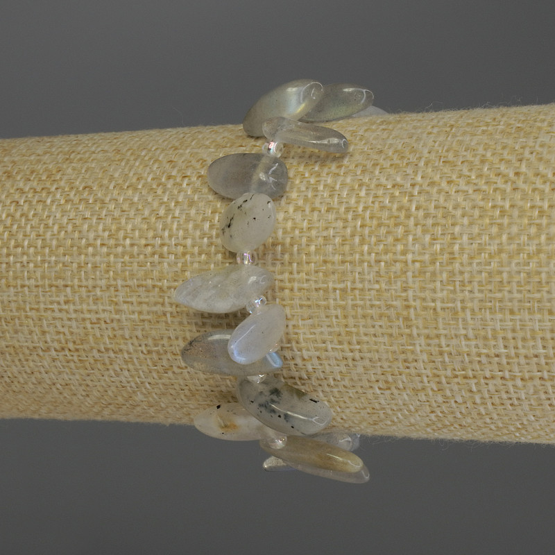 Bransoletka z labradorytu – odłupki, średnica 14–20×5–7 mm ±, koraliki 3 mm ±, długość 18 cm, elastyczna