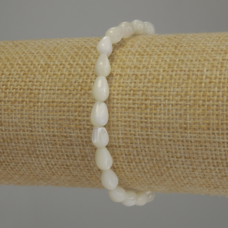 Bransoletka z masy perłowej w kształcie kropli, średnica 8×5 mm, długość 18 cm, elastyczna