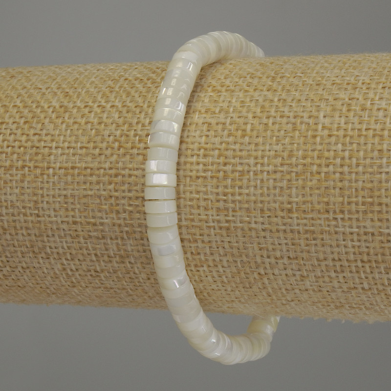 Bransoletka z masy perłowej w kształcie rondeli, średnica 6×2 mm, długość 18 cm, elastyczna