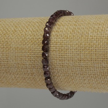 Bransoletka z granatu, szlifowane kostki, średnica 4×4 mm, długość 18 cm, elastyczna baza