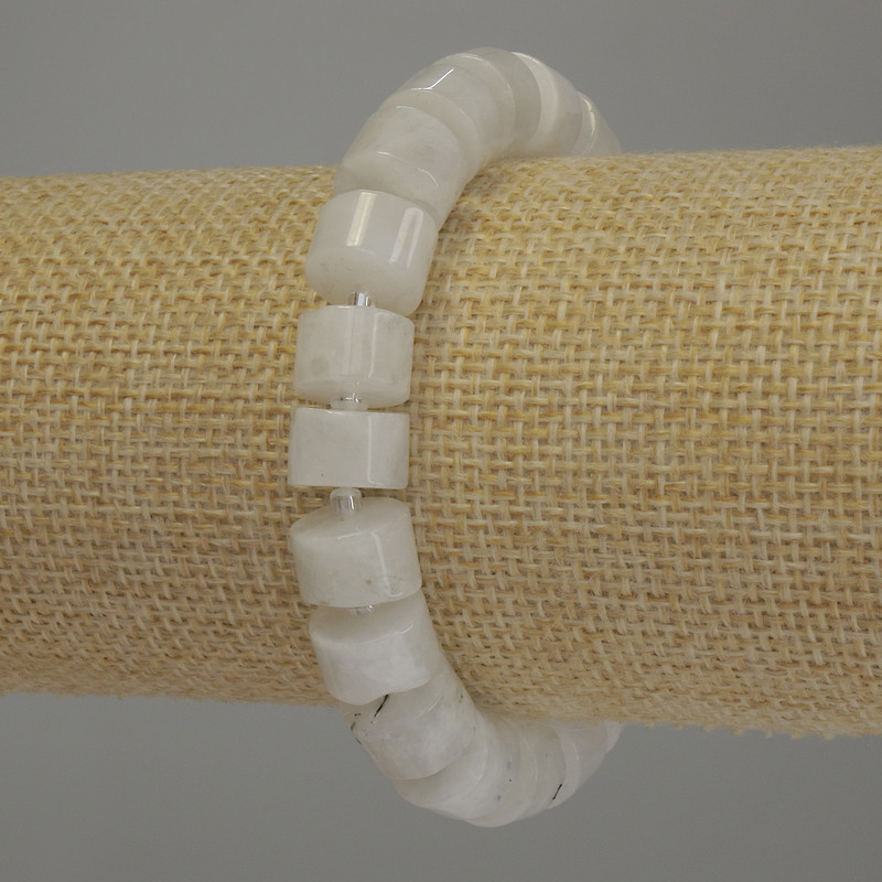 Bransoletka z adularu w formie rondeli, średnica 10x7 mm ±, koraliki 3 mm ±, długość 18 cm, na elastycznej bazie