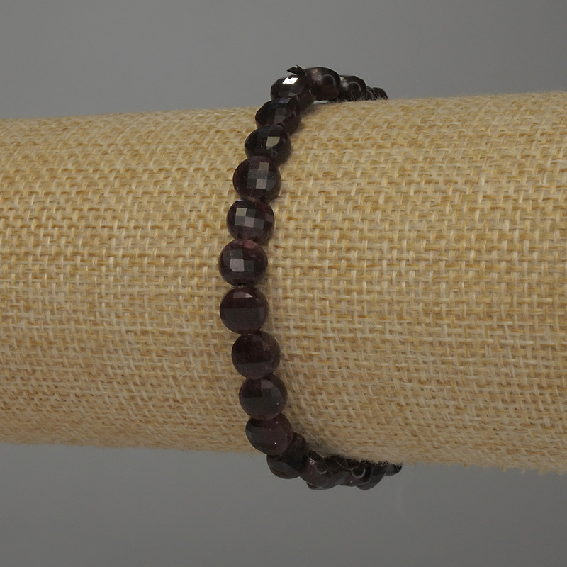 Bransoletka z granatem – fasetowane monety o średnicy 7 mm, długość 18 cm