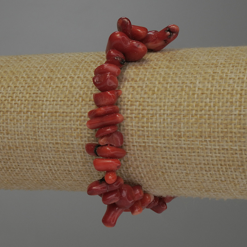 Bransoletka z kruszonym koralem, średnica 6–20×3–5 mm, długość 18 cm, elastyczna
