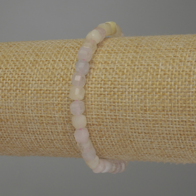 Bransoletka z morganitu, szlifowany sześcian, o boku 5x5 mm, długość 18 cm, elastyczna