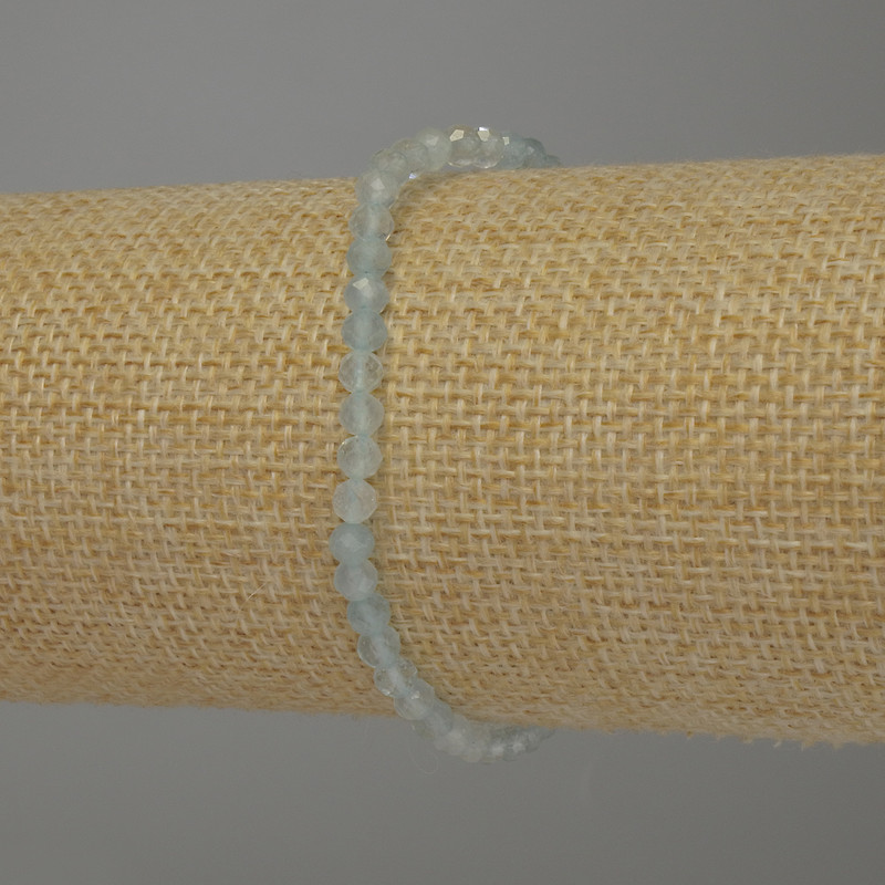 Bransoletka z akwamarynu, fasetowana kulka, średnica 4 mm, długość 18 cm, na elastycznej gumce