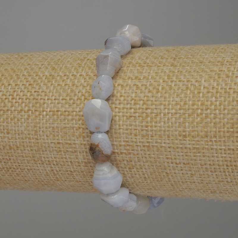 Bransoletka z błękitnego agatu, wielokątne koraliki, średnica 10–15×10 mm, długość 18 cm, elastyczna