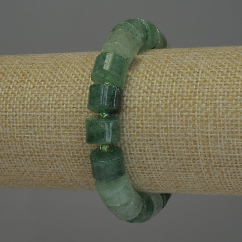Bransoletka z nefrytu w cylindrach, średnica 8×11 mm, koraliki 3 mm, długość 18 cm, elastyczna