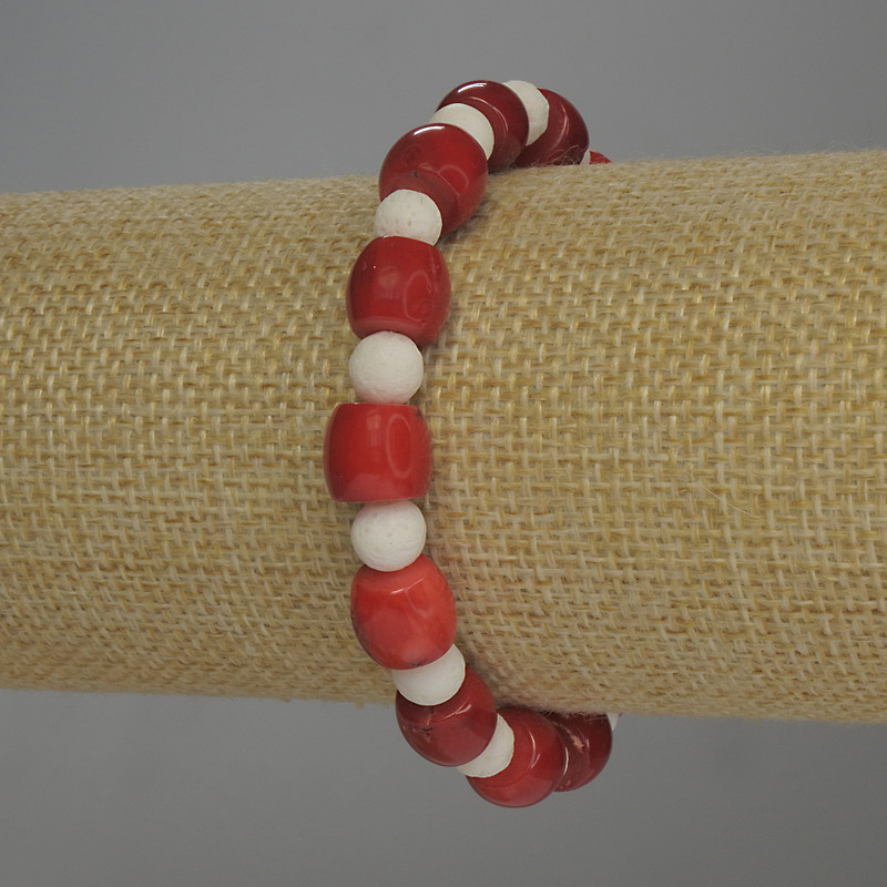 Bransoletka z koralu fasetowanego 9×7 mm ±, biały koral gąbczasty, kuleczka o średnicy 7 mm ±, długość 18 cm ±, na elastycznej gumce