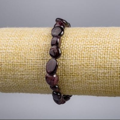 Bransoletka z granatu fasetowanego, średnica 8-11×8 mm ±, długość 18 cm, na elastycznej gumce