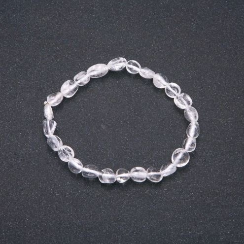 Bransoletka z naturalnego kamienia – górski kryształ na elastycznej gumce, kamienie galetowe, średnica 7×9 mm (±), obwód 18 cm