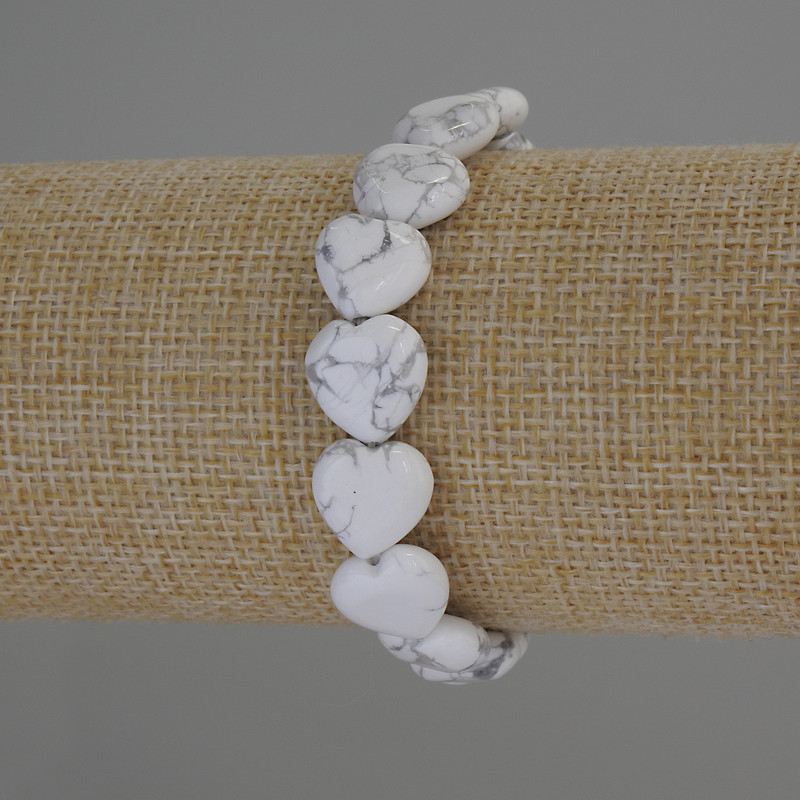 Bransoletka z howlitem w kształcie serca, naturalny kamień, średnica 12 × 12 mm ±, długość 18 cm ±, elastyczna