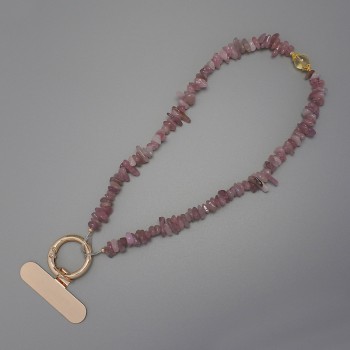 Brelok do telefonu - kwarc truskawkowy, drobinki 7–15×2–4 mm, z pierścieniem, średnica 24 mm, długość 40 cm (mierzona po koralikach, długość 37 cm)