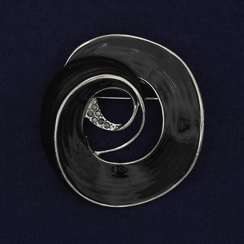 Broszka Akcent czarna emalia czarne kryształy metal srebrzysty 48×45 mm+