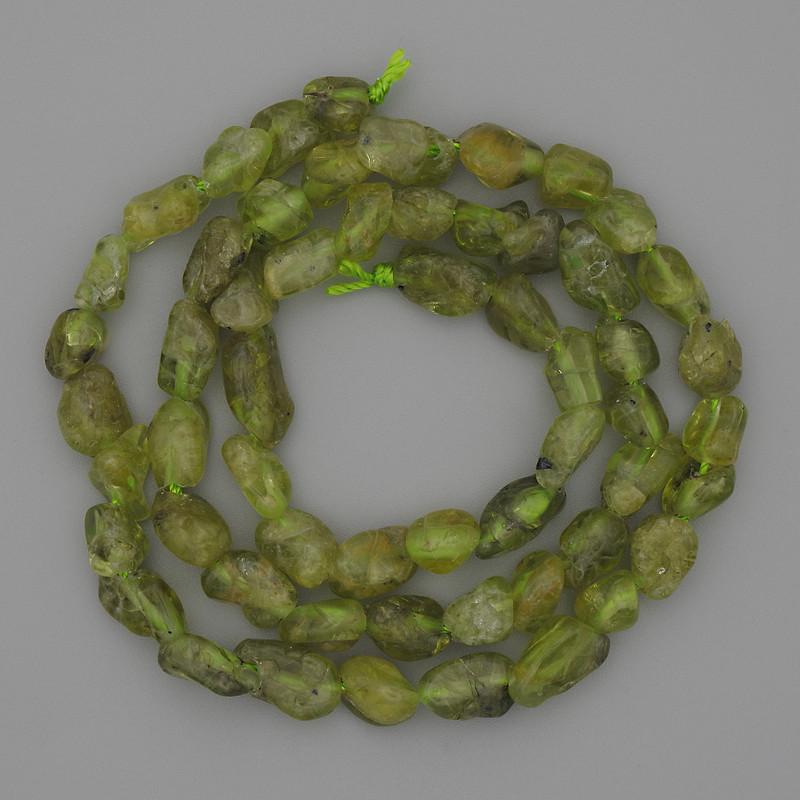 Koraliki z chryzolitu na nitce, fasetowane, średnica 9×5 mm ±, długość 39 cm
