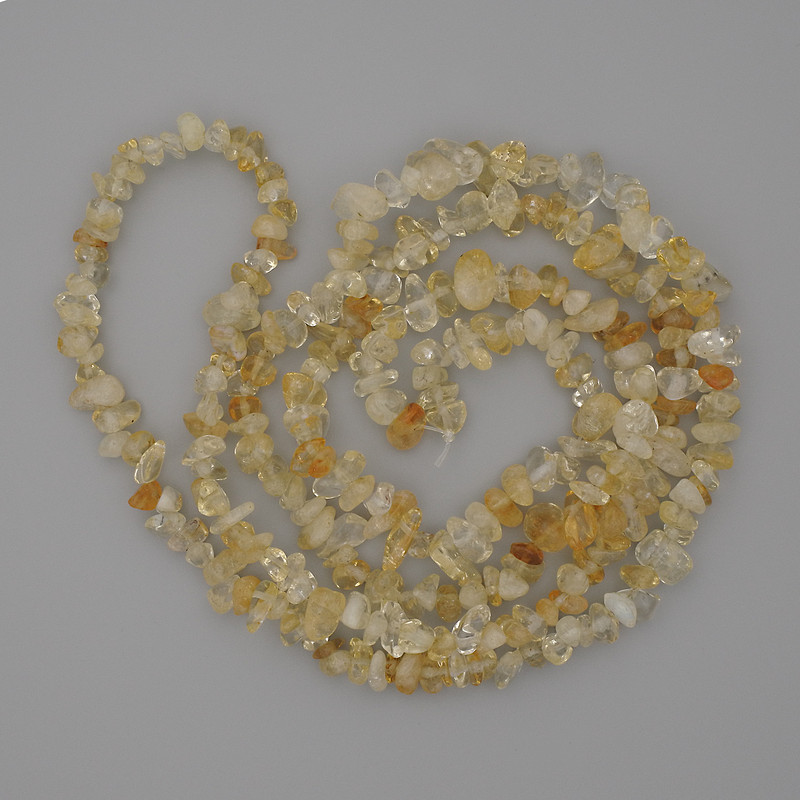 Koraliki cytrynowe w drobinkach, średnica 6–10×2–5 mm, długość 80 cm, na żyłce