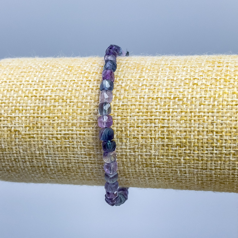 Bransoletka z fluorytu, naturalny kamień, fasetowane kostki, średnica 4×4 mm, długość 18 cm (elastyczna)