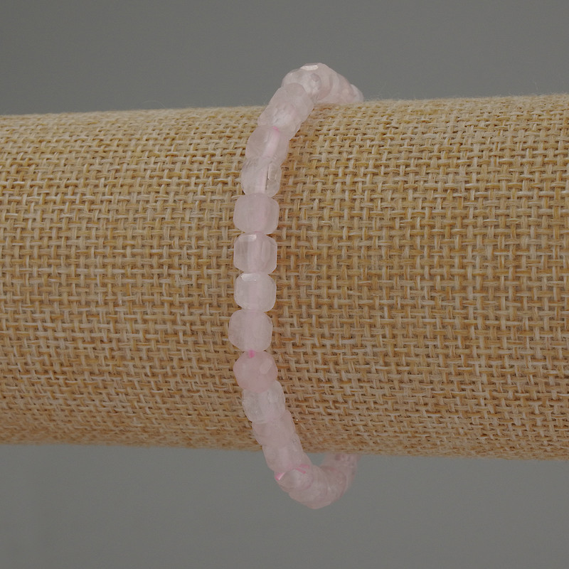 Bransoletka z różowego kwarcu w formie szlifowanych kostek, 5×5 mm, długość 18 cm, na elastycznej gumce