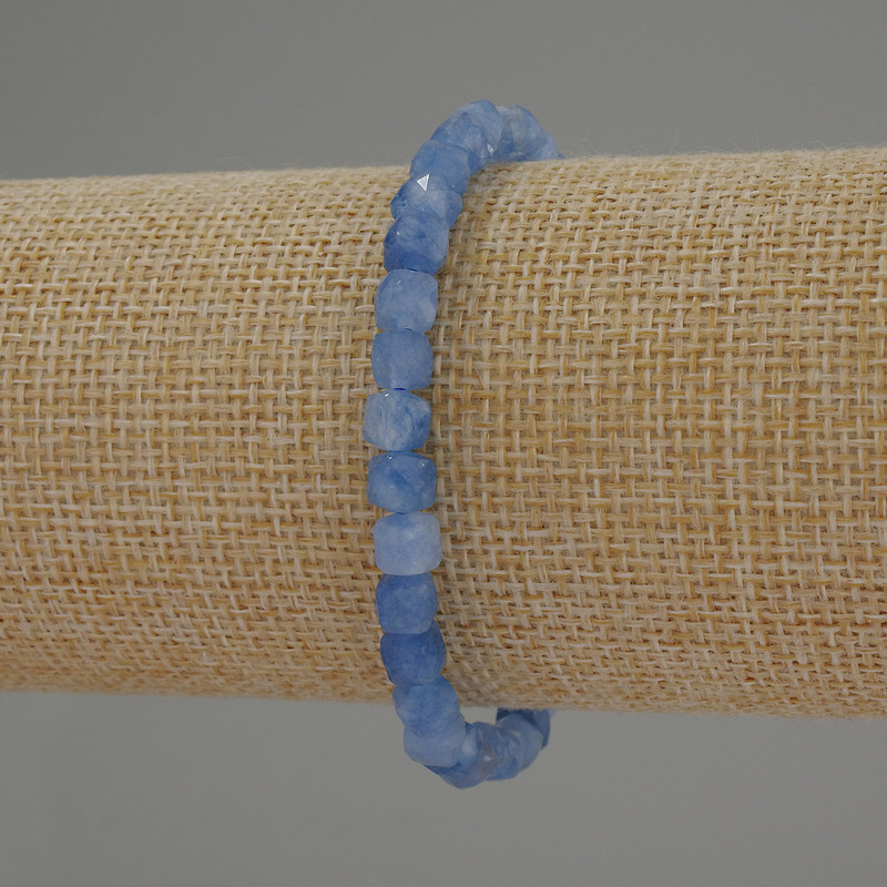 Bransoletka z szlifowanego akwamarynu, kubik 5 mm, długość 18 cm, elastyczna