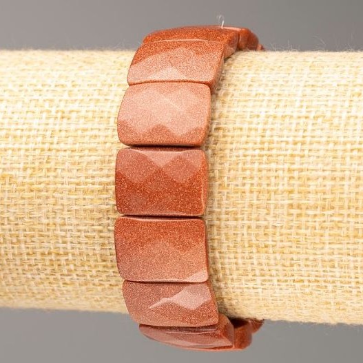 Bransoletka na gumce z naturalnym awenturynem «Złoty piasek» – fasetowane prostokątne ogniwo 16,5×11,5 mm, długość 20 cm