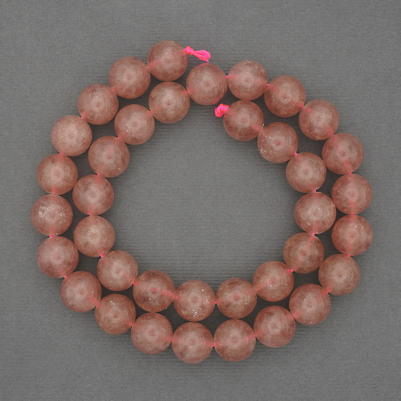Koraliki z malinowego kwarcu, gładkie kuleczki, średnica 10 mm, długość 39 cm na nici