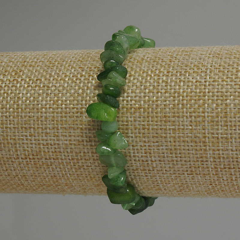 Bransoletka z tonowanego różowego kwarcu – drobinki, średnica 7-10×3-5 mm, długość 18 cm, na elastycznej gumce