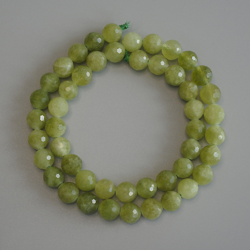 Koraliki z naturalnego kamienia: chryzolit, oliwin – fasetowana kula, średnica 8 mm, długość 37 cm