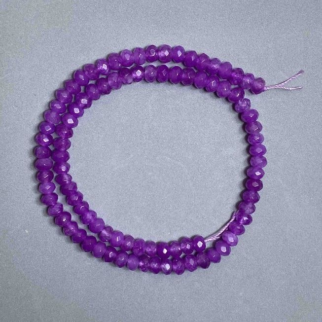 Koraliki rondelowe fasetowane w kolorze lawendowego ametystu, sztuczne, 6×4 mm ±, na nici, długość 37 cm ±