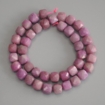 Koraliki fosfosyderytu, fasetowane kostki na nitce, średnica 9×9 mm, długość około 37 cm