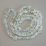 Koraliki z kamienia księżycowego, drobne ziarenka, średnica 8–10×3–4 mm, długość 78 cm, na żyłce jubilerskiej