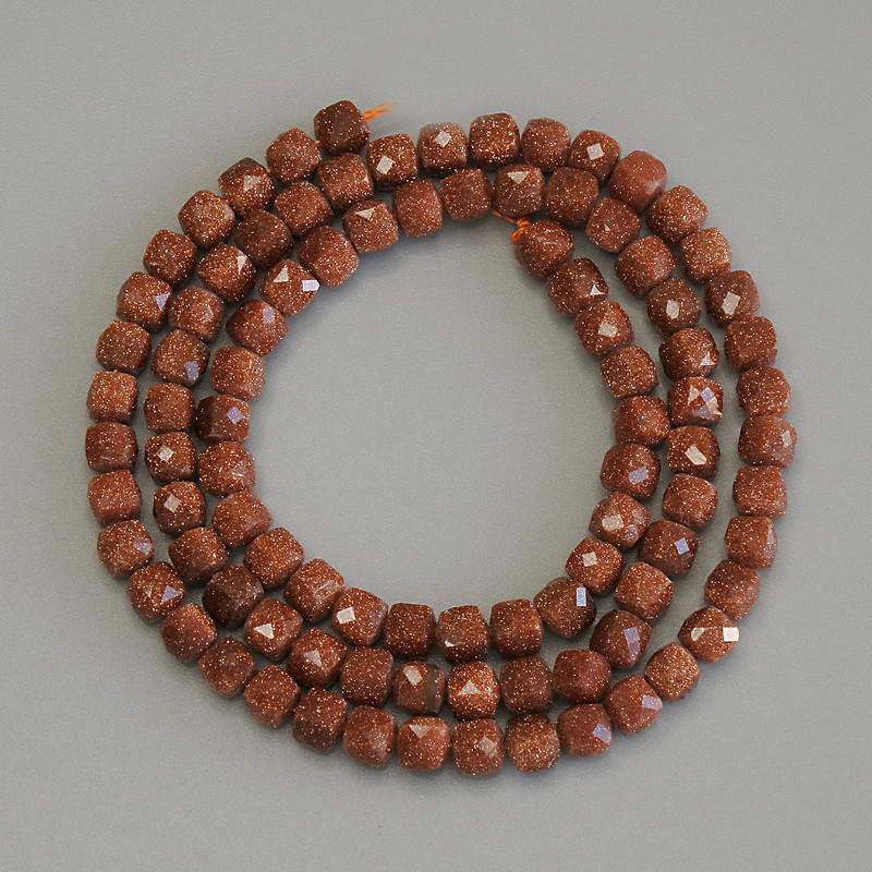 Koraliki z awenturynu „Złoty piasek” fasetowane kostki, średnica około 4x4 mm, długość około 39 cm, na nici