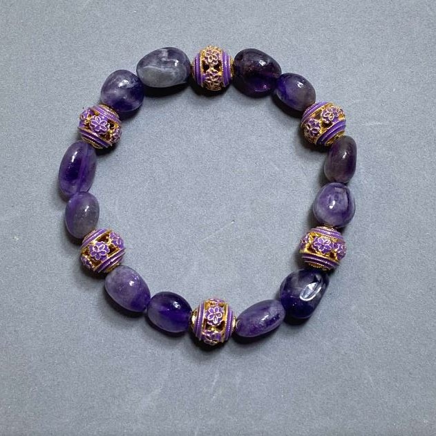 Bransoletka z ametystowymi fasetowanymi kuleczkami 12×10 mm ±, koraliki cloisonné 10 mm ±, długość 18 cm ±, na elastycznej żyłce